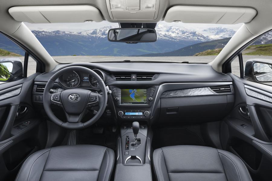 Торпедо Toyota Avensis Sedan (T270) 2015 года  (фото 29 из 34)
